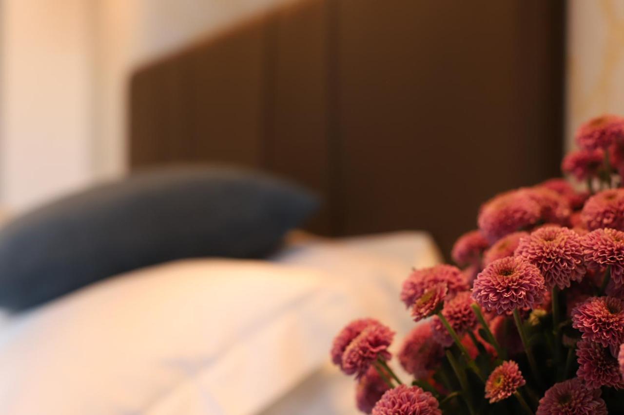 Luxury Suites Rocopom - Lake Front Малграте Екстериор снимка