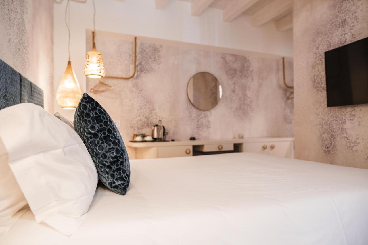 Luxury Suites Rocopom - Lake Front Малграте Екстериор снимка