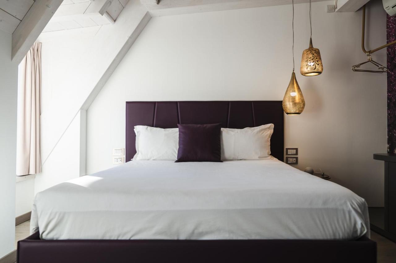 Luxury Suites Rocopom - Lake Front Малграте Екстериор снимка