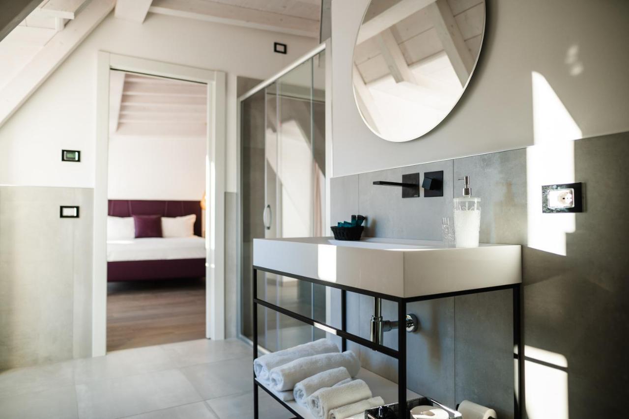 Luxury Suites Rocopom - Lake Front Малграте Екстериор снимка