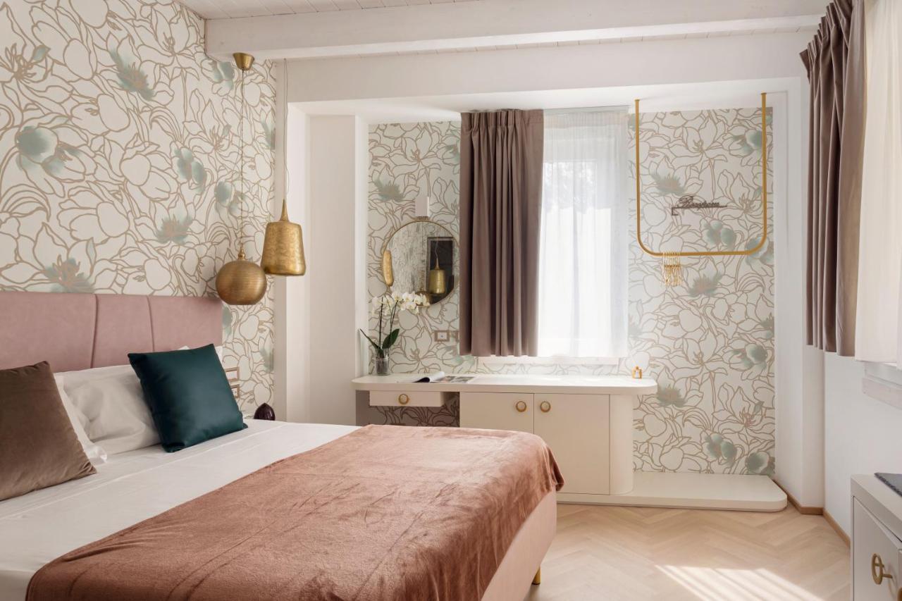 Luxury Suites Rocopom - Lake Front Малграте Екстериор снимка